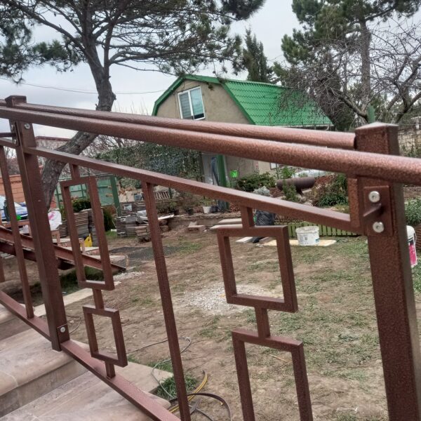 Ограждение лестницы и перила